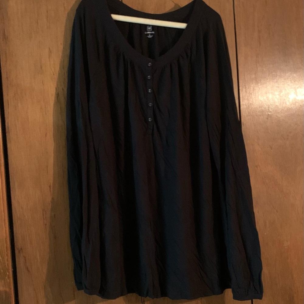 GAP MATERNITY black, long-sleeved top. Size L.